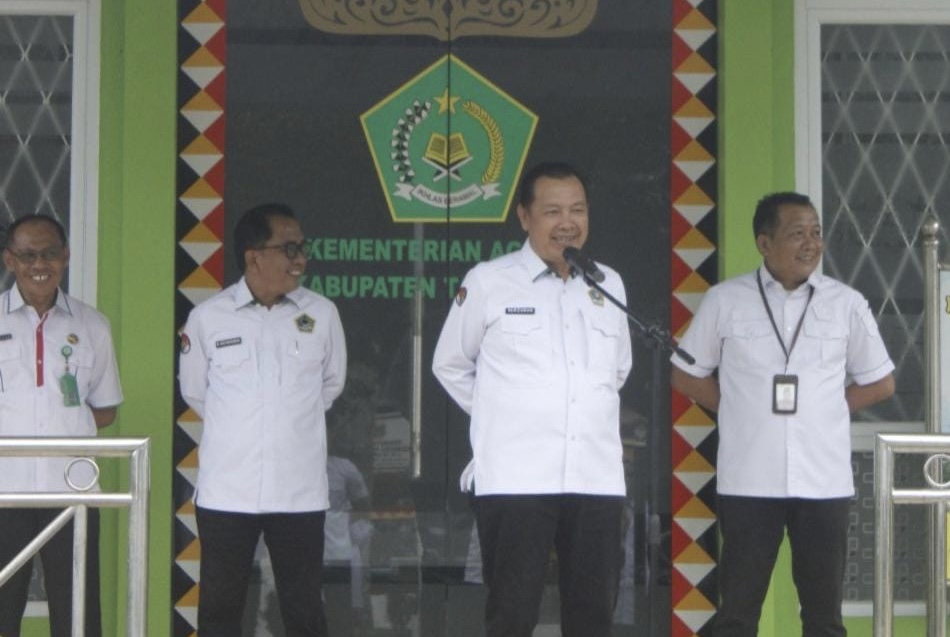 Nurzaman, Serukan Disiplin dan Komitmen Dalam Apel Pagi di Kantor Kemenag Kabupaten Tanggamus