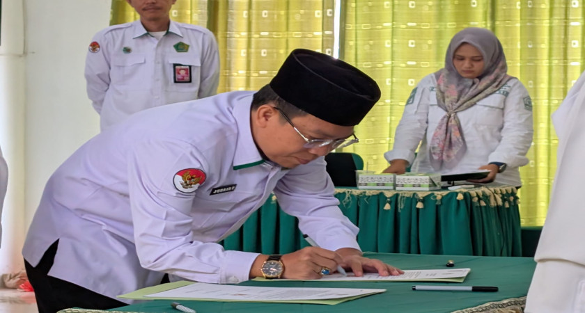 Kepala MAN 1 Pesawaran Tandatangani Pakta Integritas dan Perjanjian Kinerja Tahun 2025