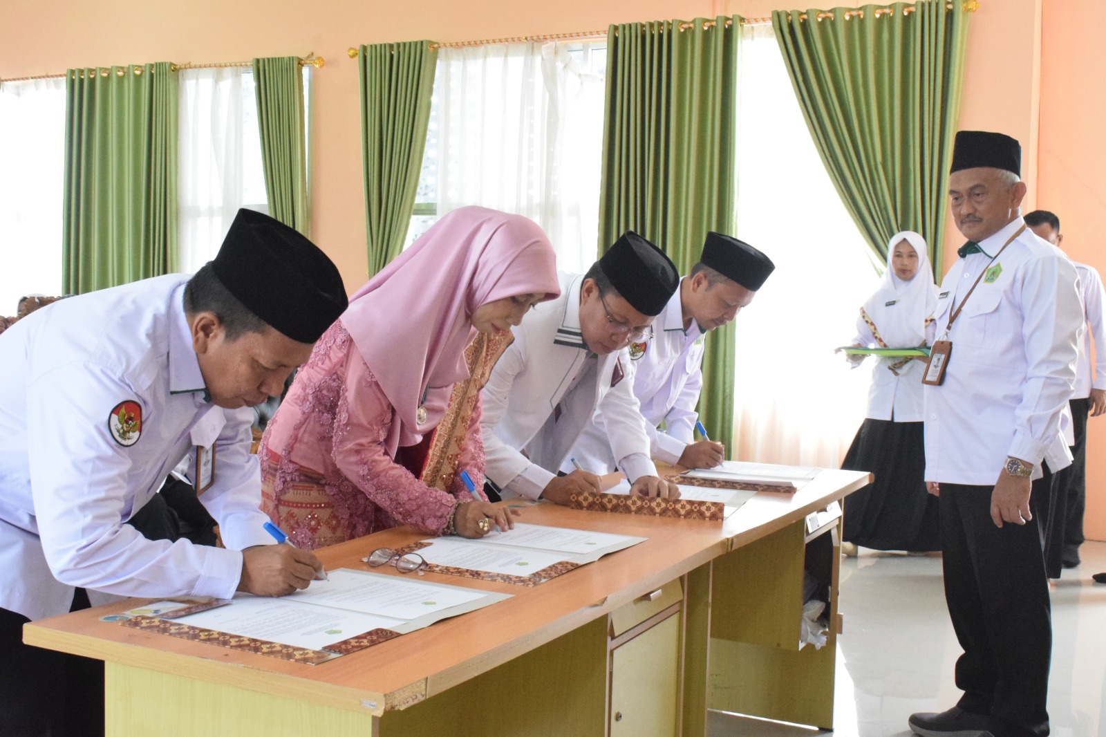 Serahkan DIPA ,Kepala Kantor Kemenag Tubaba Ingatkan Kinerja Secara Efektif dan Efisien