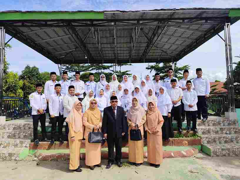 MAN 1 Lampung Barat Gelar Upacara Hari Amal Bakti Ke-79 Kementerian Agama RI