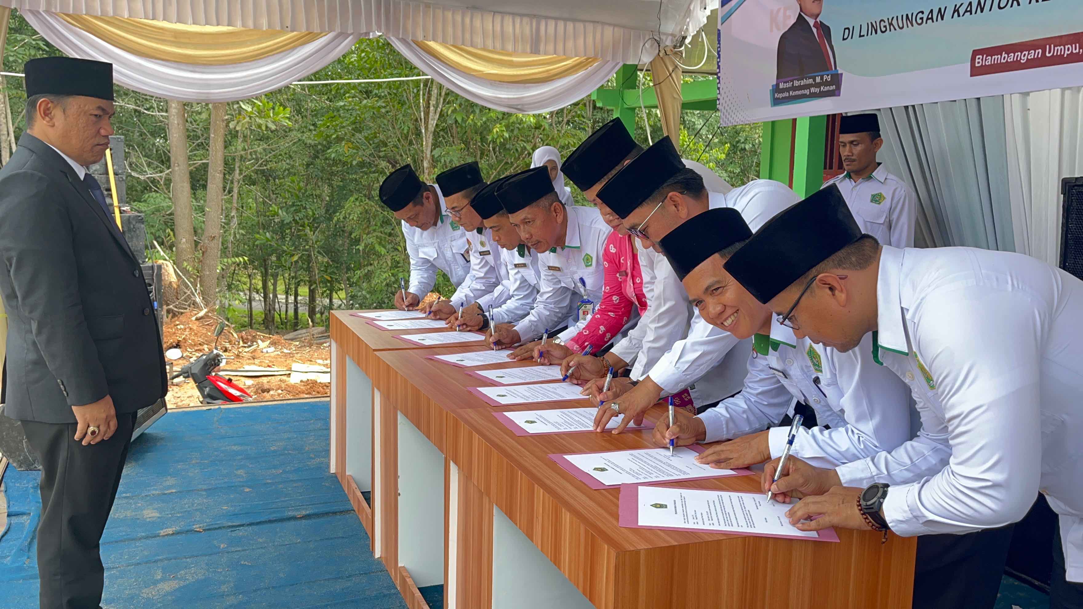 Awali Tahun 2025, Kemenag Way Kanan Adakan  Penandatanganan "Perkin" dan Penyerahan DIPA 2025