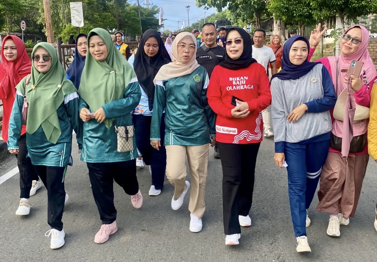 Semarak HAB Kemenag RI ke-79: DWP Kemenag Way Kanan Ikuti Jalan Sehat Kerukunan Umat Sebagai Wujudkan Kebersamaan