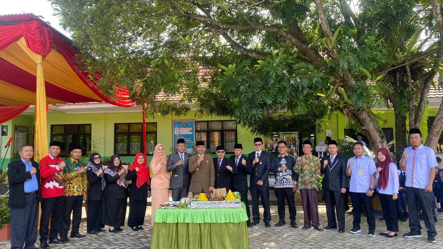Kepala MTsN 1 Lampung Barat Ikuti Upacara Hari Amal Bhakti Kementerian Agama RI ke-79 Tahun 2025