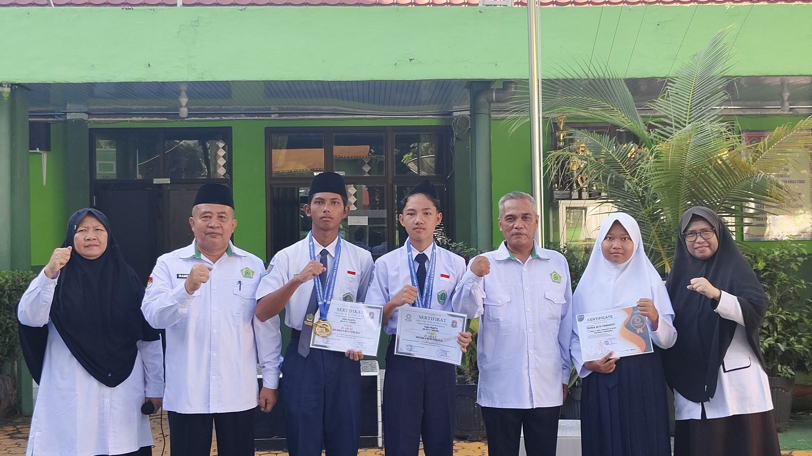 Siswa MTsN 1 Tanggamus Sabet Prestasi di Kejuaraan Renang: Siapa Saja Mereka?