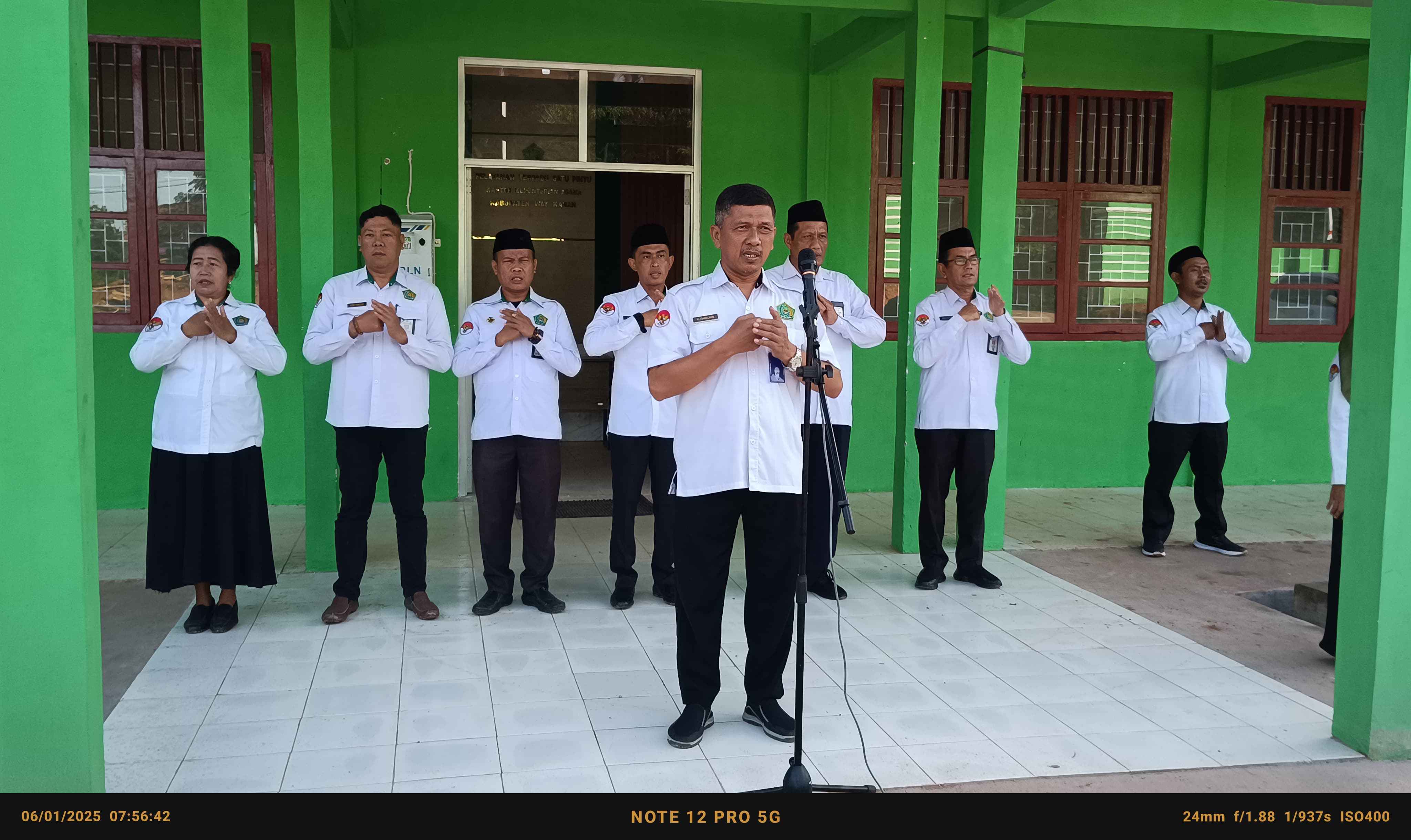 Awali Tahun 2025, Kemenag Way Kanan Gelar Apel Perdana di Gedung Baru