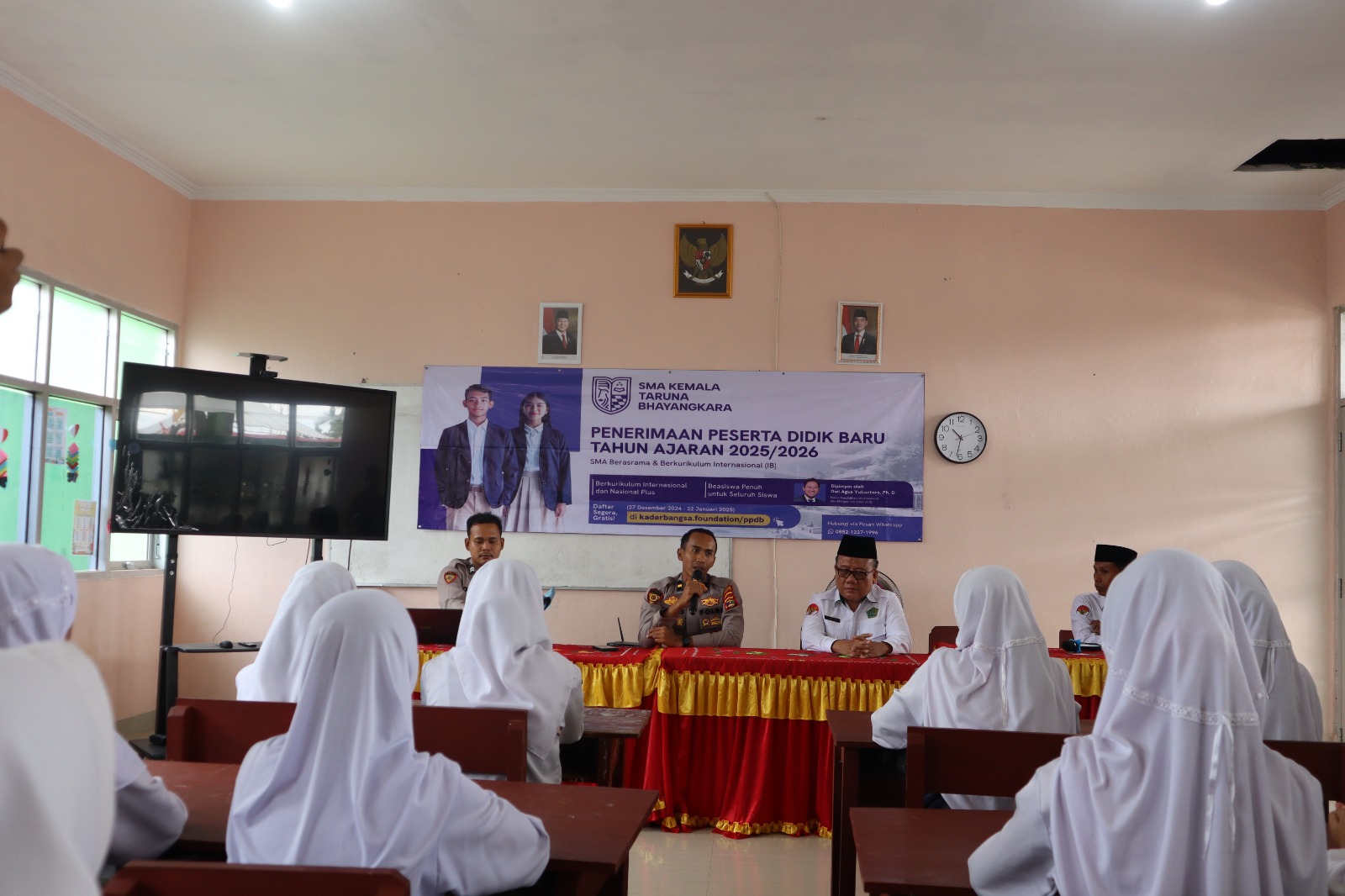 Polres Pesawaran Sosialisi PPDB SMA Kemala Taruna Bhayangkara di MTsN 1 Pesawaran binaan POLRI