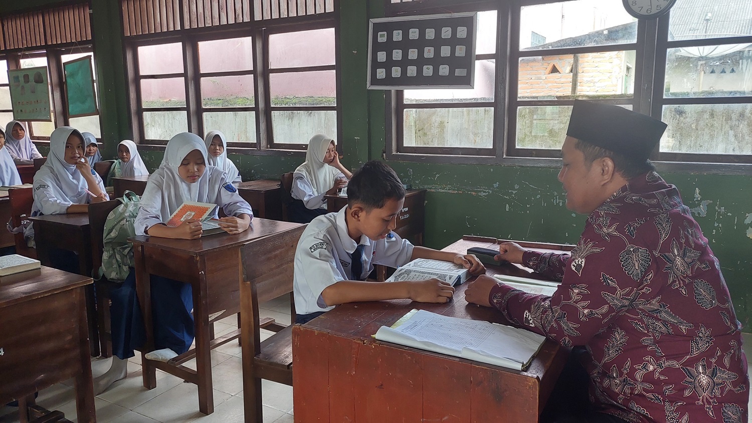 Kegiatan HBQ (Hapus Buta Qur’an) Komitmen Madrasah Dalam Belajar Al-Qur’an