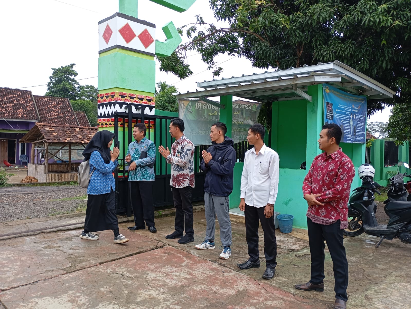 Sambut Peserta didik MAN 1 Way Kanan Ramah anak berkarakter bersama ketua pokjaluh Provinsi Lampung