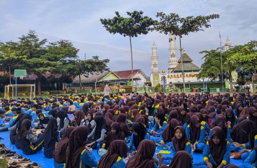 Tingkatkan Kebersamaan, MTs N 1 Way Kanan Rutin Adakan Sarapan Bersama