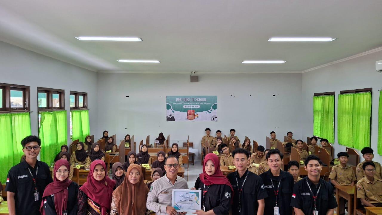 Kembangkan Kreativitas, Ekstrakurikuler Jurnalistik MAN 1 Bandarlampung Ikuti Workshop Perfilman