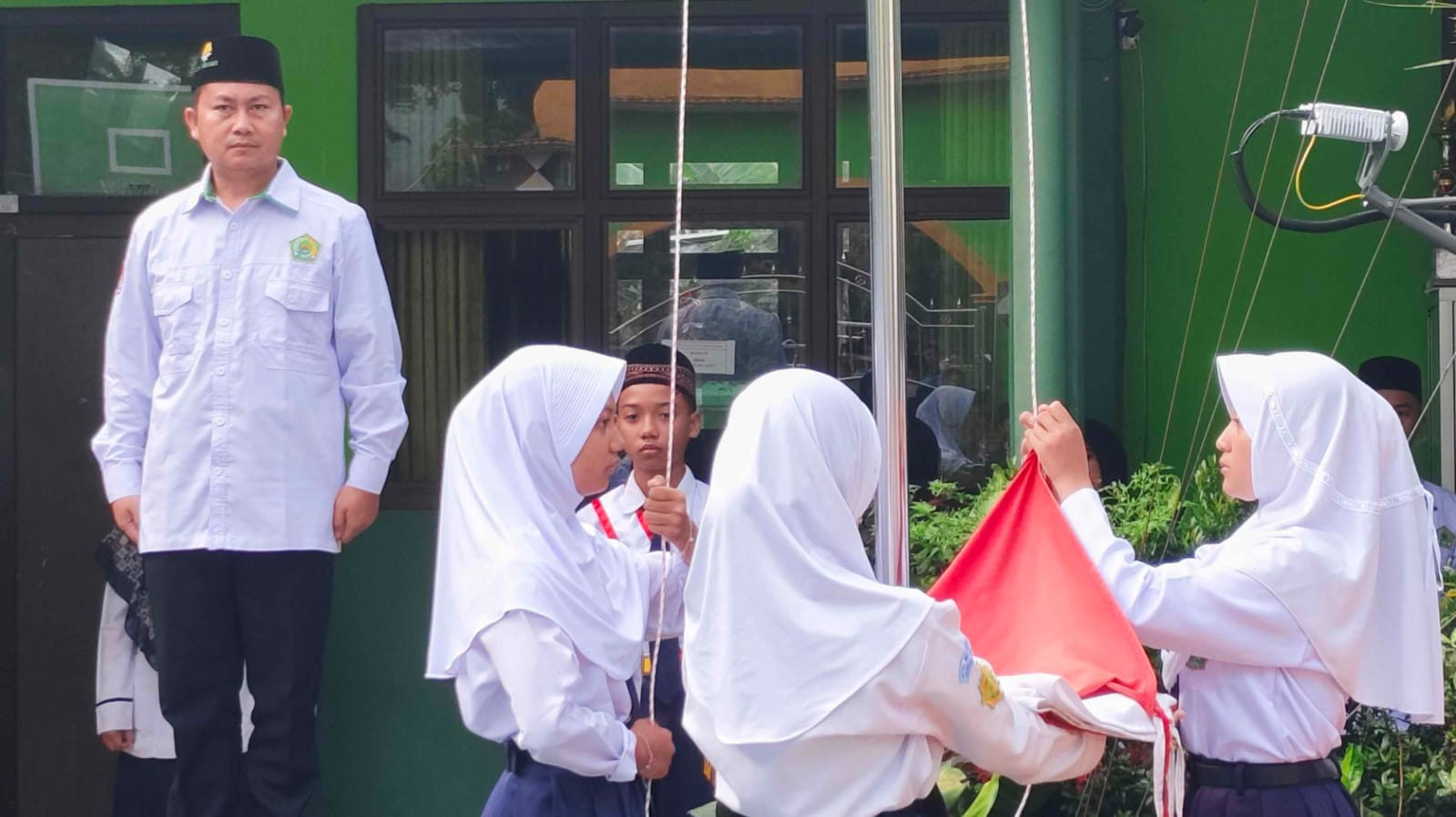 Inspirasi dari Upacara Bendera MTsN 1 Tanggamus: Hafalan Al-Qur'an dan Akhlak Jadi Fokus Utama
