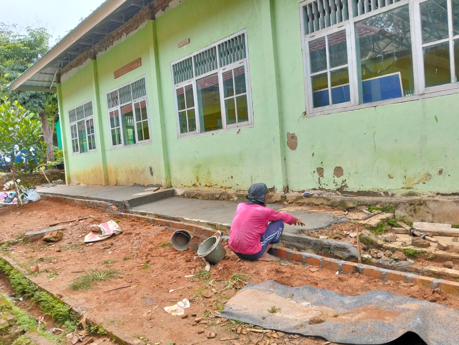 Bersama Mewujudkan Impian: Rehab Aula MTs N 1 Way Kanan Hampir Rampung