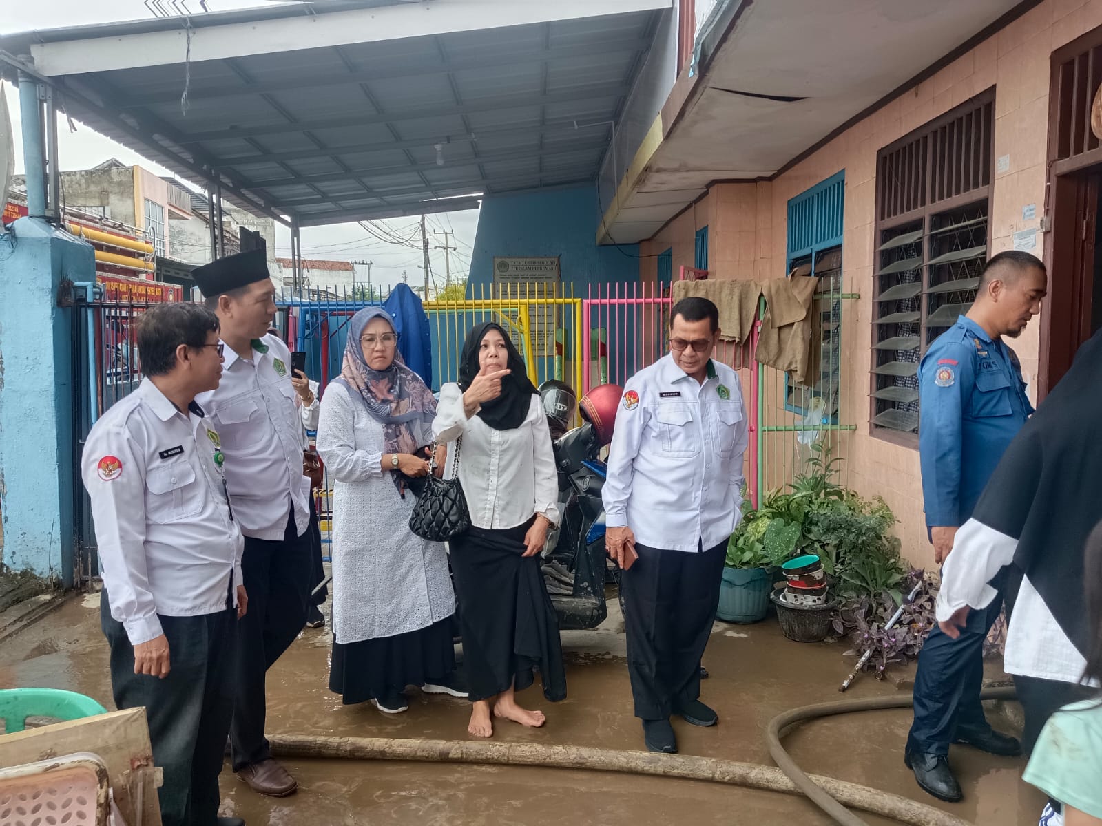 Kepala Kemenag Kota Bandar Lampung Turut Turun Langsung ke Lokasi Terdampak Banjir