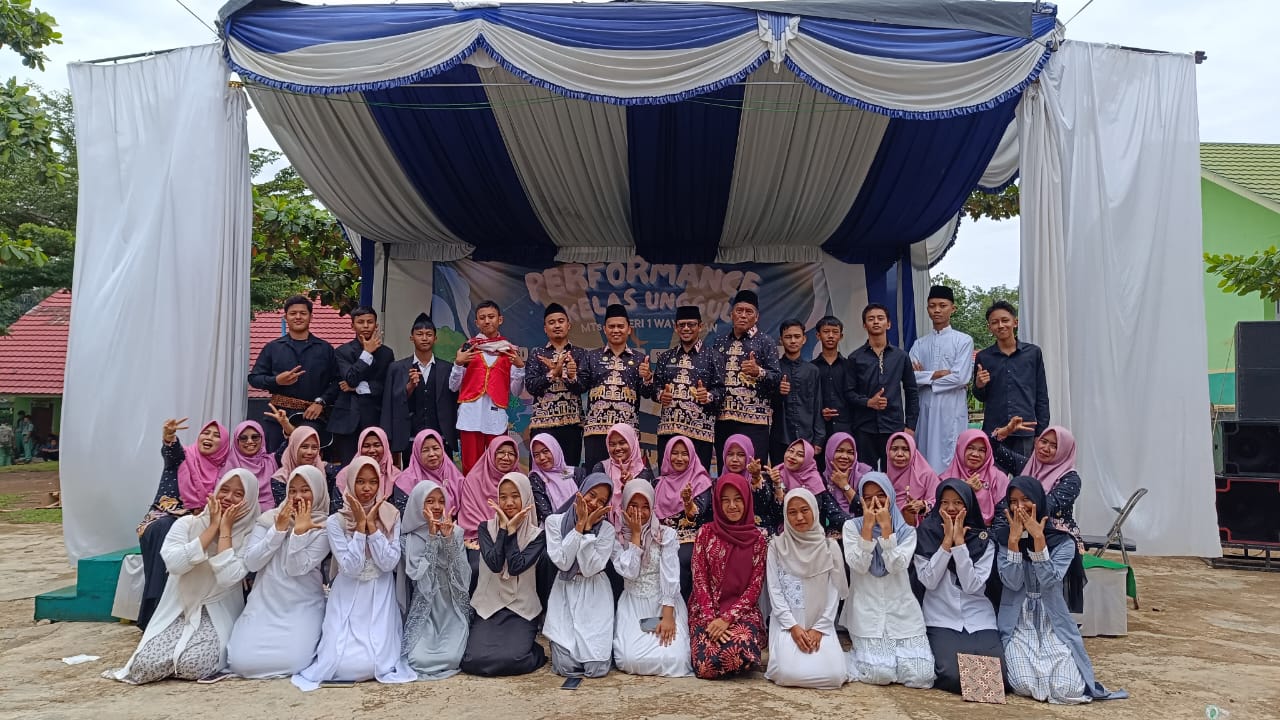 MTs N 1 Way Kanan Sukses Selenggarakan Performance Kelas Unggul
