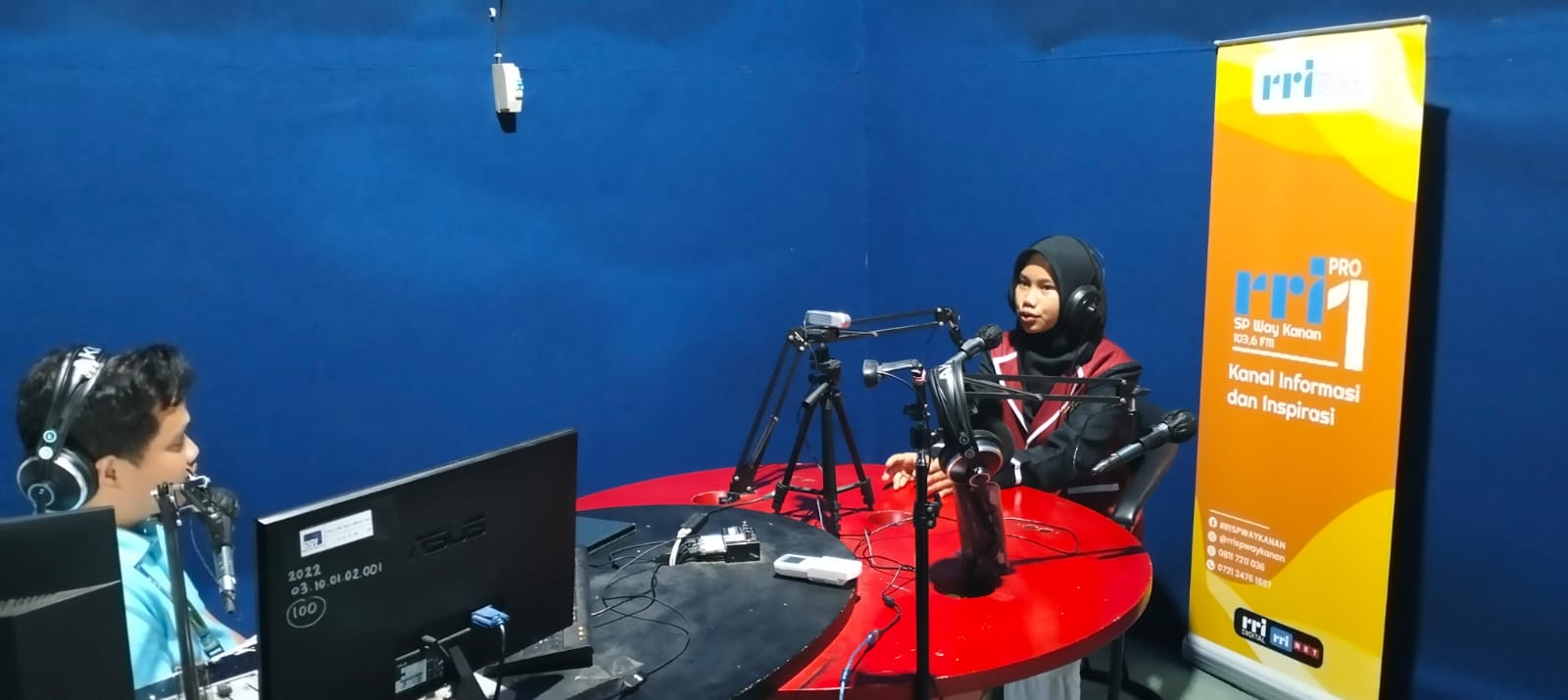 Wiwid, Siswi MTs N 1 Way Kanan Diundang Radio RRI untuk Berbagi Inspirasi Sebagai Ketua OSIM