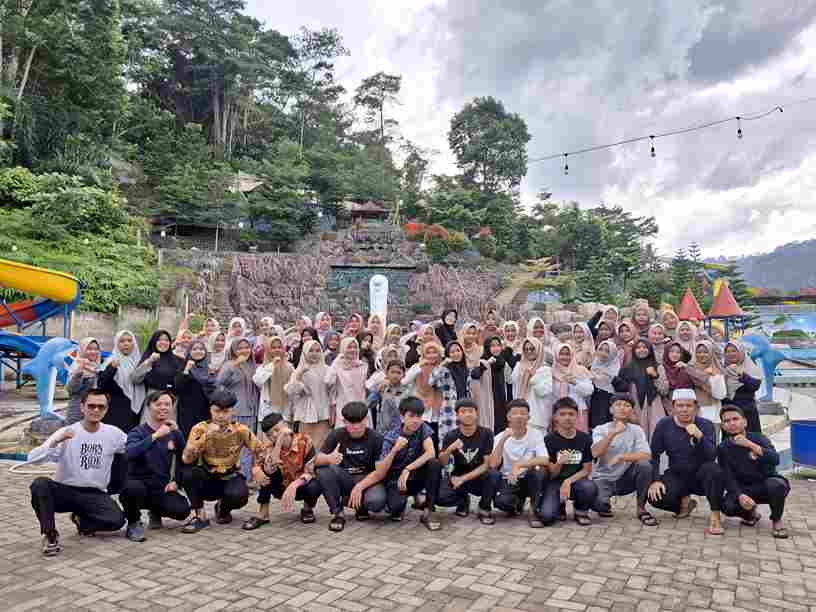 Outing Class Asrama Ulul Albab MAN 1 Lampung Barat: Ajang Pembelajaran dengan Memanfaatkan Alam Terbuka Sebagai Media Belajar