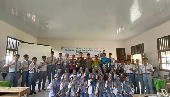 Forum Komunikasi Publikasi dan HUMAS MAN 2 Lampung Utara Mengadakan Pelatihan Dasar Jurnalistik Di Era Digital