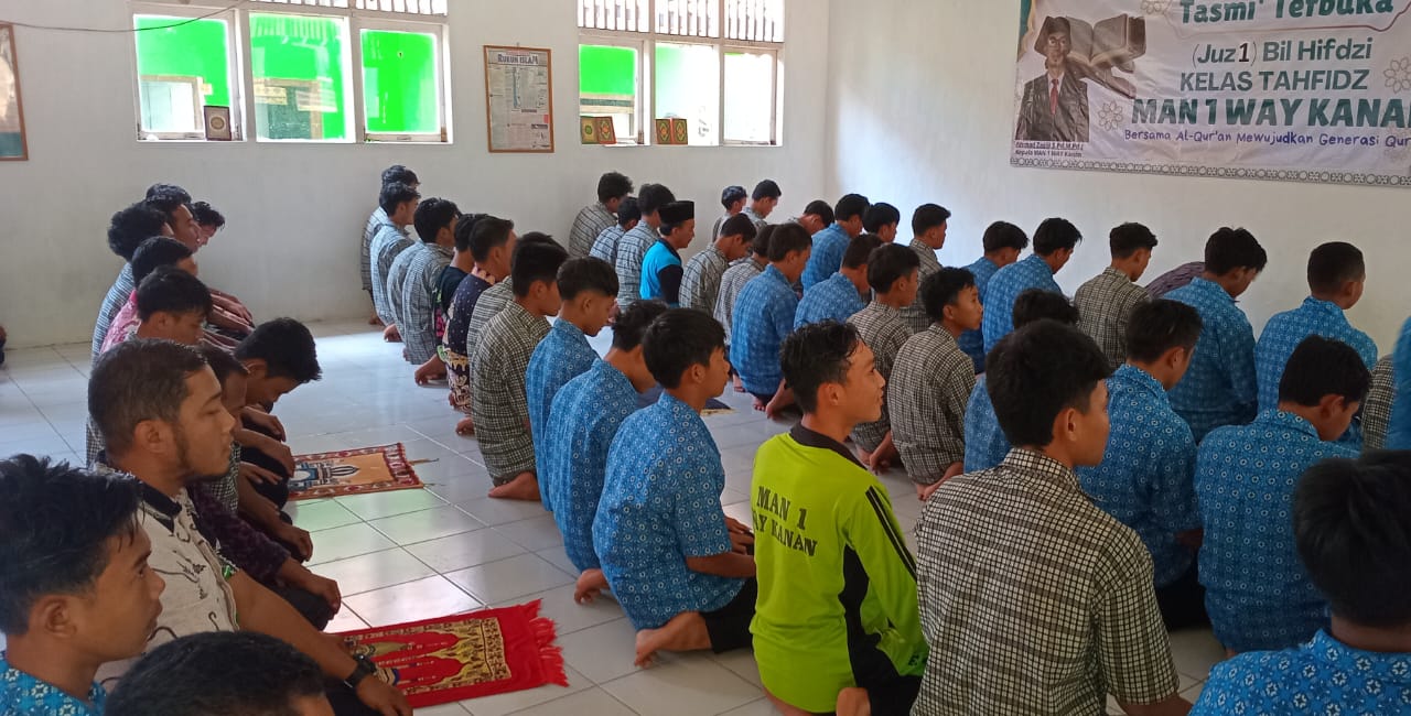 MAN 1 Way Kanan Bentuk Karakter Peserta Didik Melalui Pembiasaan Salat Zuhur Berjamaah