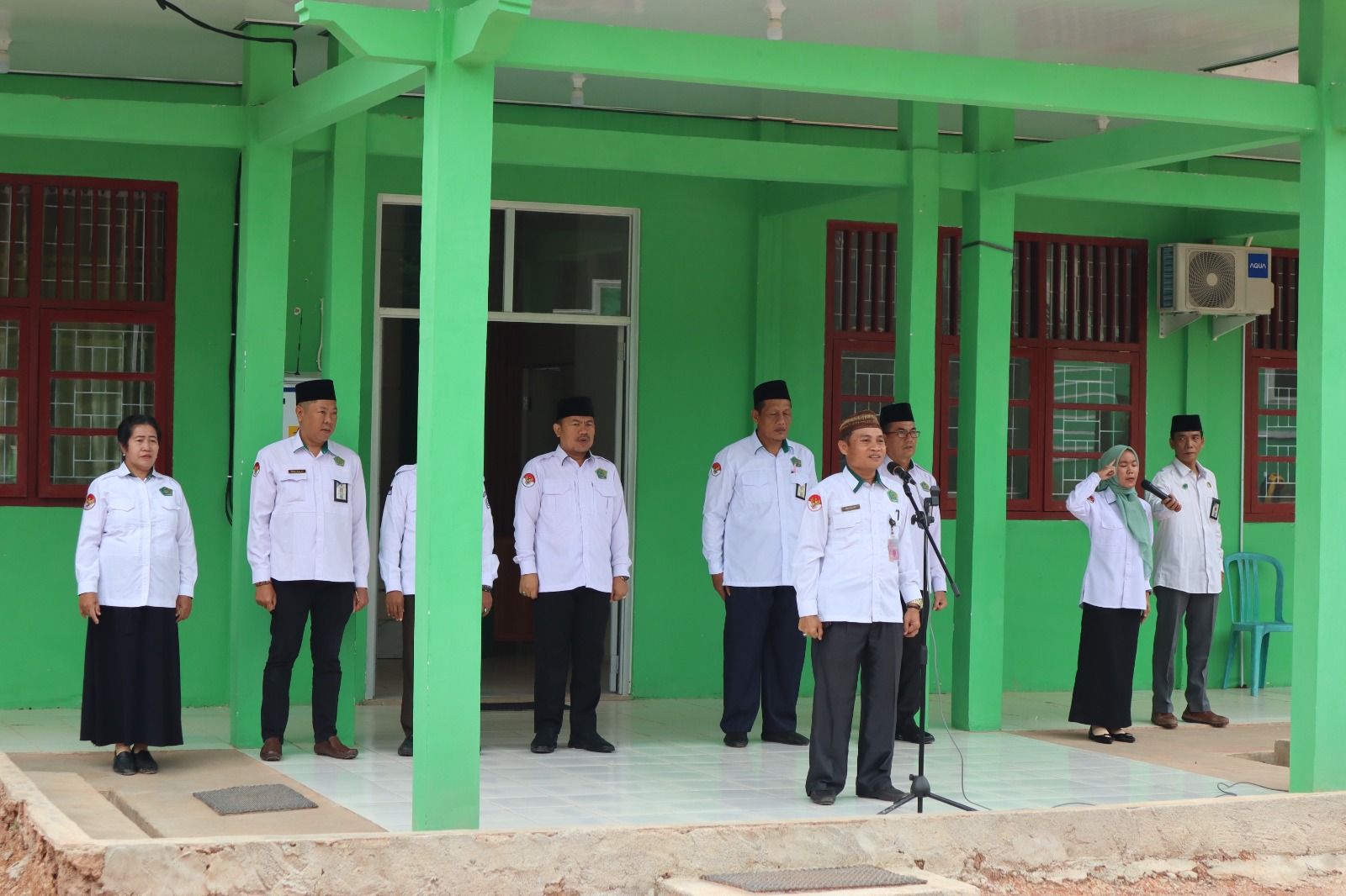 Kepala KUA Baradatu Pimpin Apel Pagi Kemenag Way Kanan, Tegaskan Pentingnya Disiplin dan Efisiensi