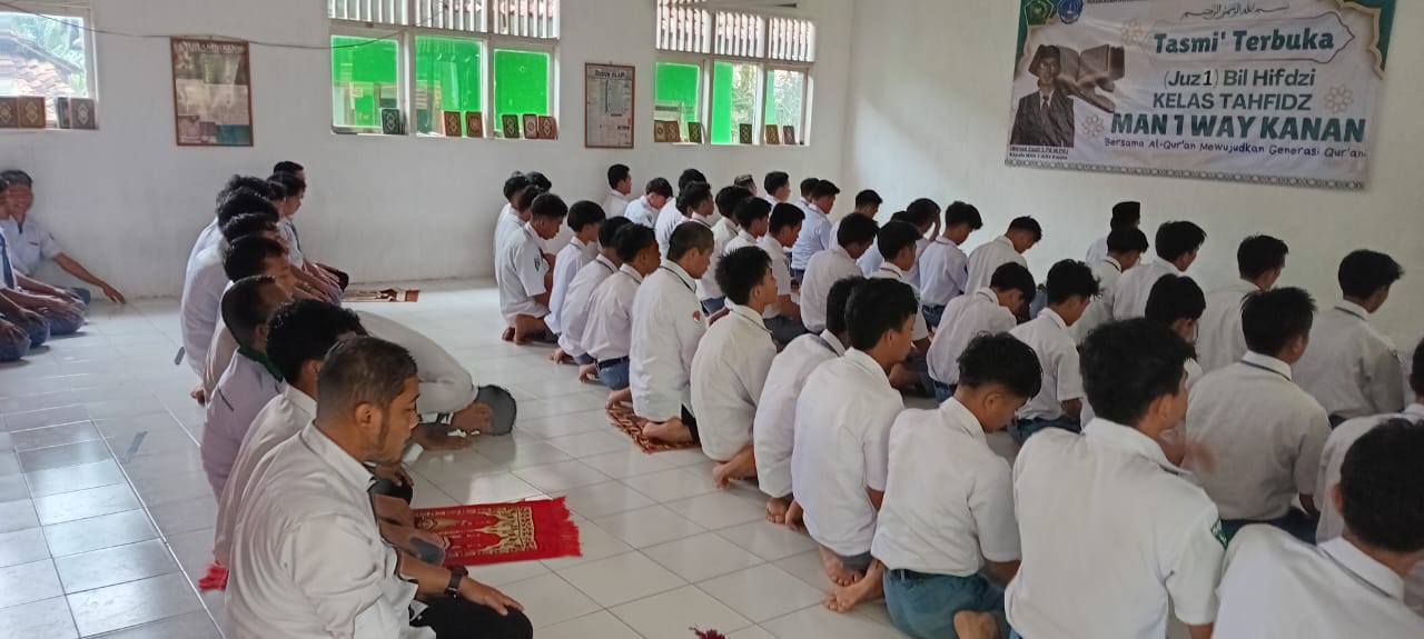 MAN 1 Way Kanan Rutin Gelar Sholat Dhuhur Berjamaah dan Kultum Bersama Peserta Didik