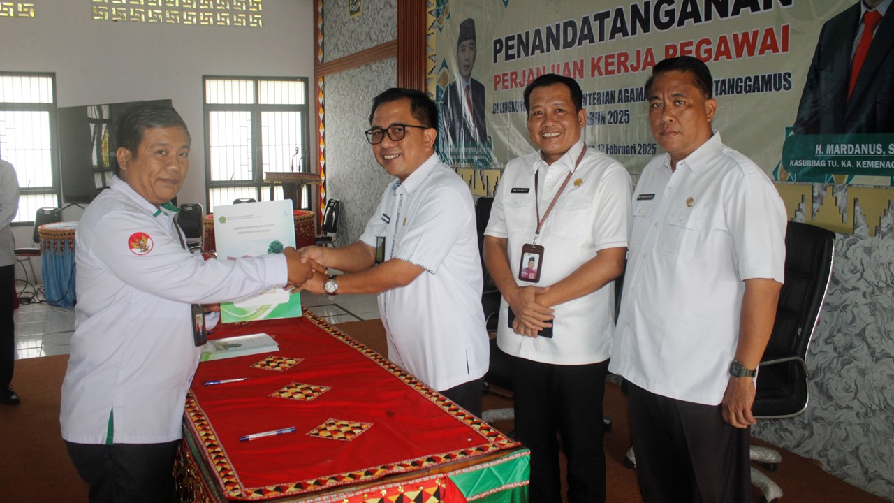 Kakan Kemenag Tanggamus Pimpin Kegiatan Perjanjian Kinerja 2025