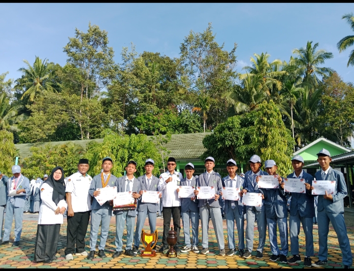 Atlet MAN 1 Tanggamus Raih Juara 1 pada Liga Pelajar Futsal Regional Tanggamus