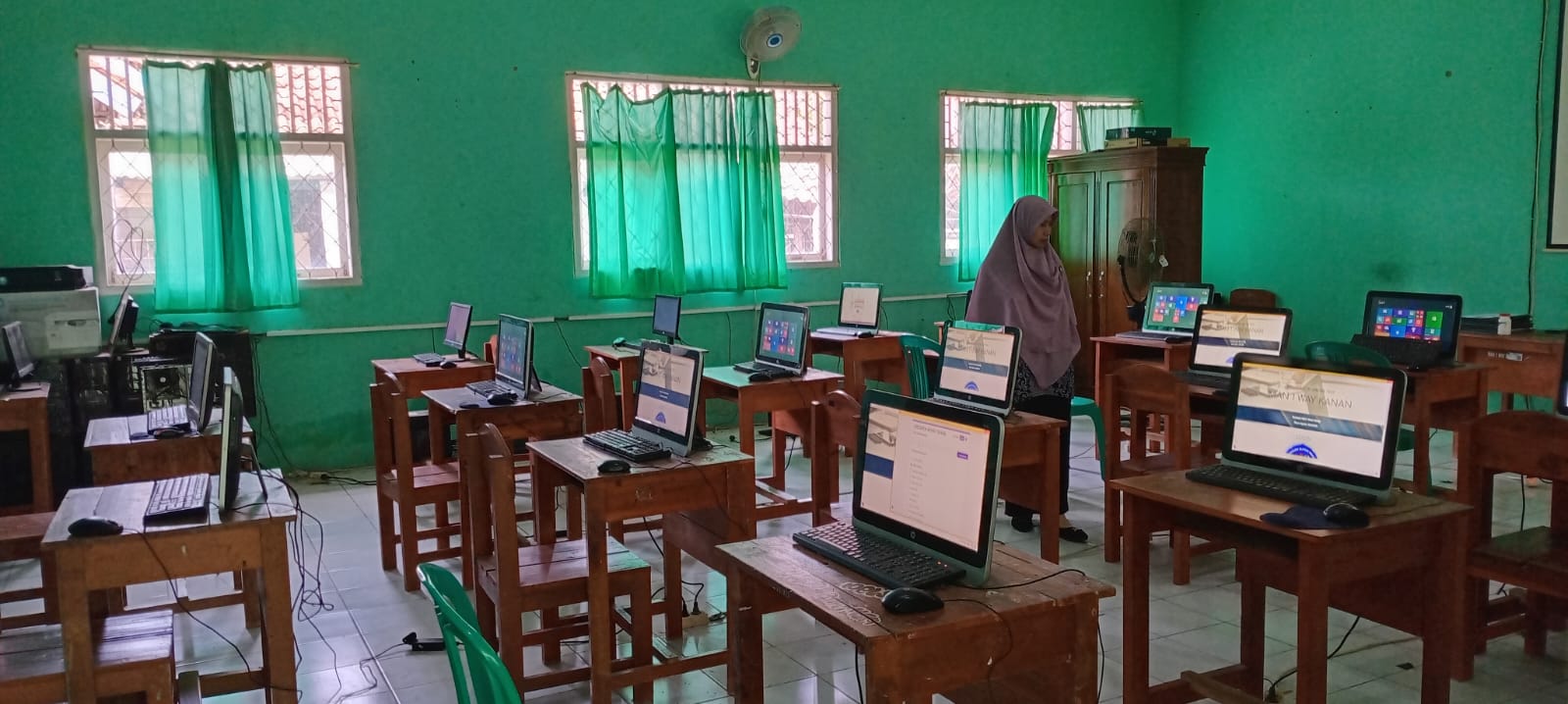 Persiapan Lab Komputer MAN 1 Way Kanan hadapi Penilaian Akhir Madrasah