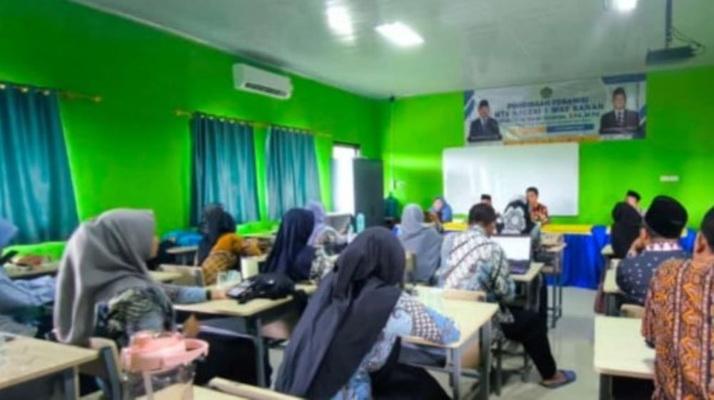 MTs N 1 Way Kanan Gelar Rapat Evaluasi Gebyar Madrasah dan Pembahasan Assessment Tengah Semester