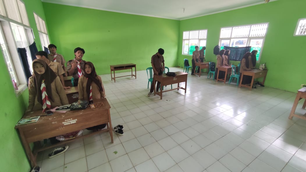 MAN 1 Way Kanan Laksanakan SE Sekjen No. 01 Tahun 2025, Memperdengarkan dan Mengikuti Pembacaan Naskah Pancasila