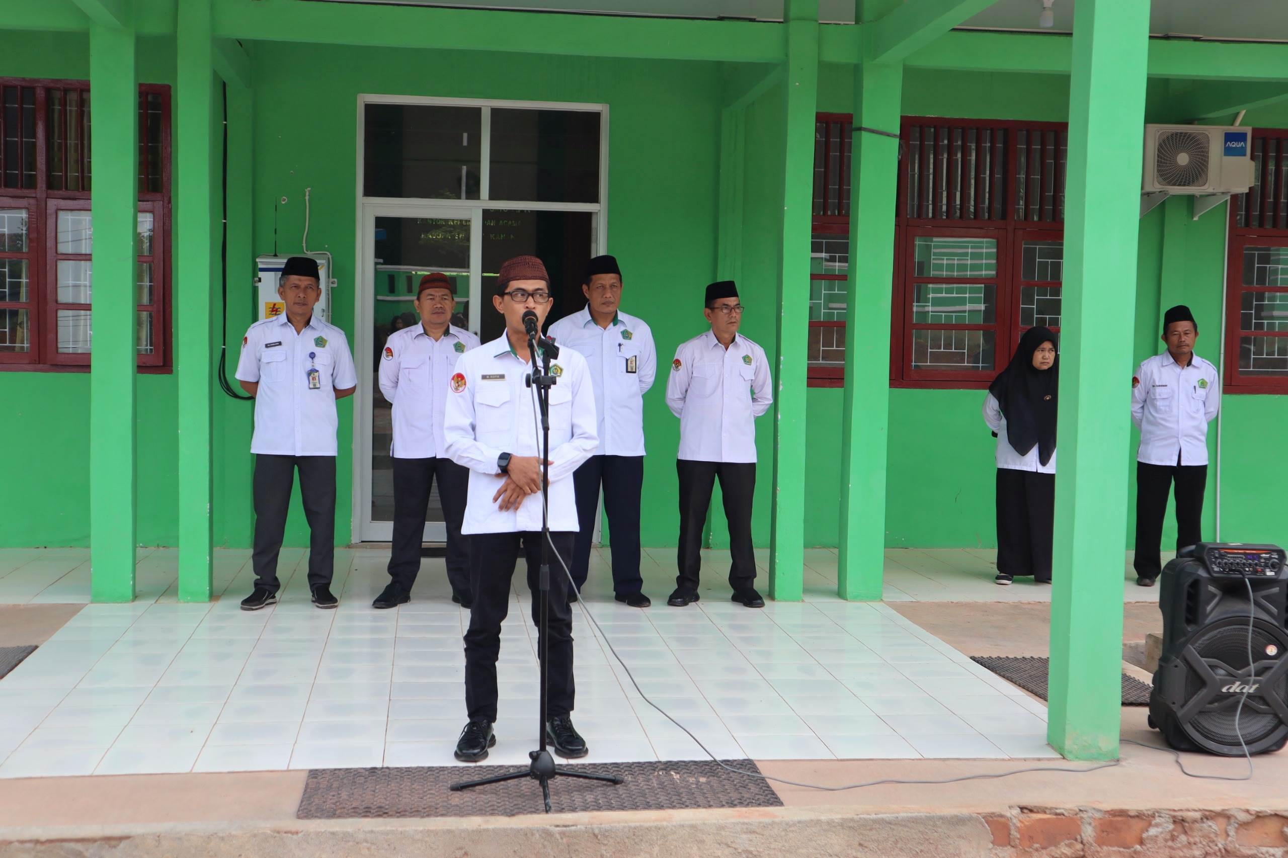 Kasi Bimas Islam Pimpin Apel Pagi Kemenag Way Kanan, Fokus pada Evaluasi dan Laporan Kinerja