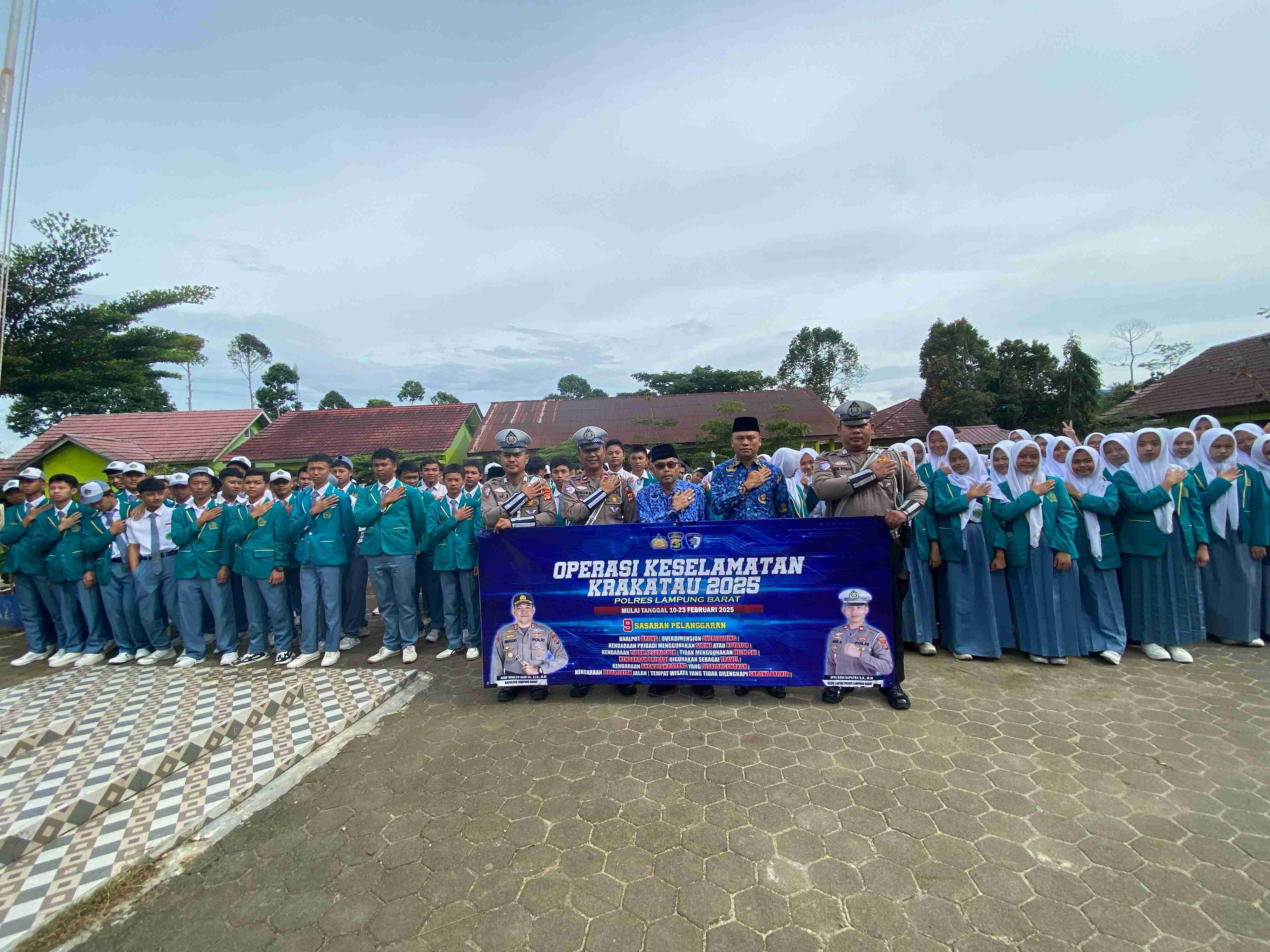 Siswa MAN 1 Lampung Barat Antusias Ikuti Sosialisasi Penerimaan Anggota Polri