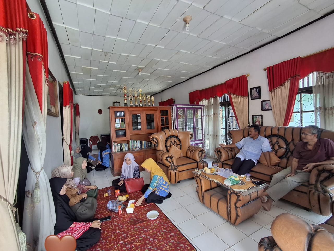 Tumbuhkan Empati Siswa Melalui Program Menjenguk Siswa Sakit
