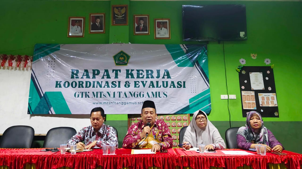 MTsN 1 Tanggamus Bahas Ujian Madrasah, SPMB 2025, dan Inovasi Pembelajaran dalam Rapat Kerja