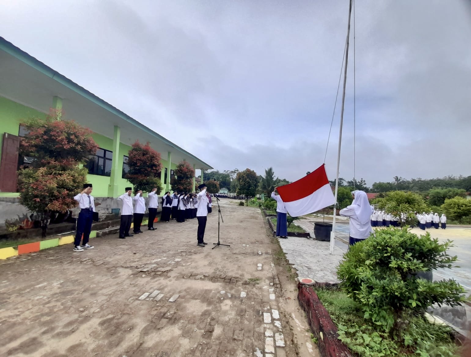 Menanamkan Nilai-Nilai Islami: MTsN 2 Way Kanan Gelar Upacara Bendera dengan Pesan Moral yang Menginspirasi