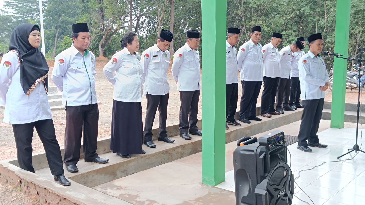 Kepala MTsN 1 Way Kanan Menjadi Pembina Apel di Kemenag Way Kanan: ASN Sebagai Pelayan Masyarakat