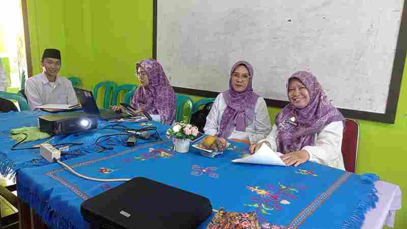 MTsN 1 Bandar Lampung Gelar Bimtek Kisi-Kisi Soal Ujian Madrasah Tahun Ajaran 2024/2025