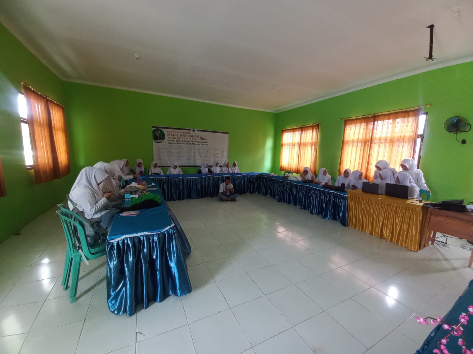 Zoom meeting pembekalan PSDKU Unila serta Sosialisasi PMB, SNBP dan SNBT di MAN 1 Way Kanan