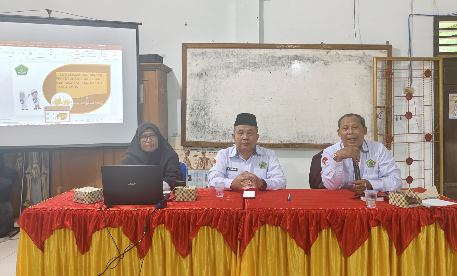 Kepala Madrasah se-KKM MTsN 1 Tanggamus Bersinergi Tingkatkan Kualitas Ujian melalui Bimtek Penyusunan Soal