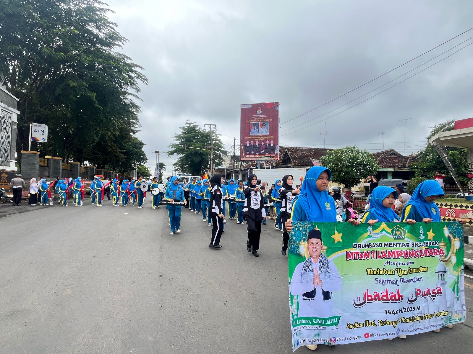 Drumband Mentari Skala Brak MTsN 1 Lampung Utara Raih Juara 2 The Best Performance dalam Pawai Songsong Ramadhan 1446 H
