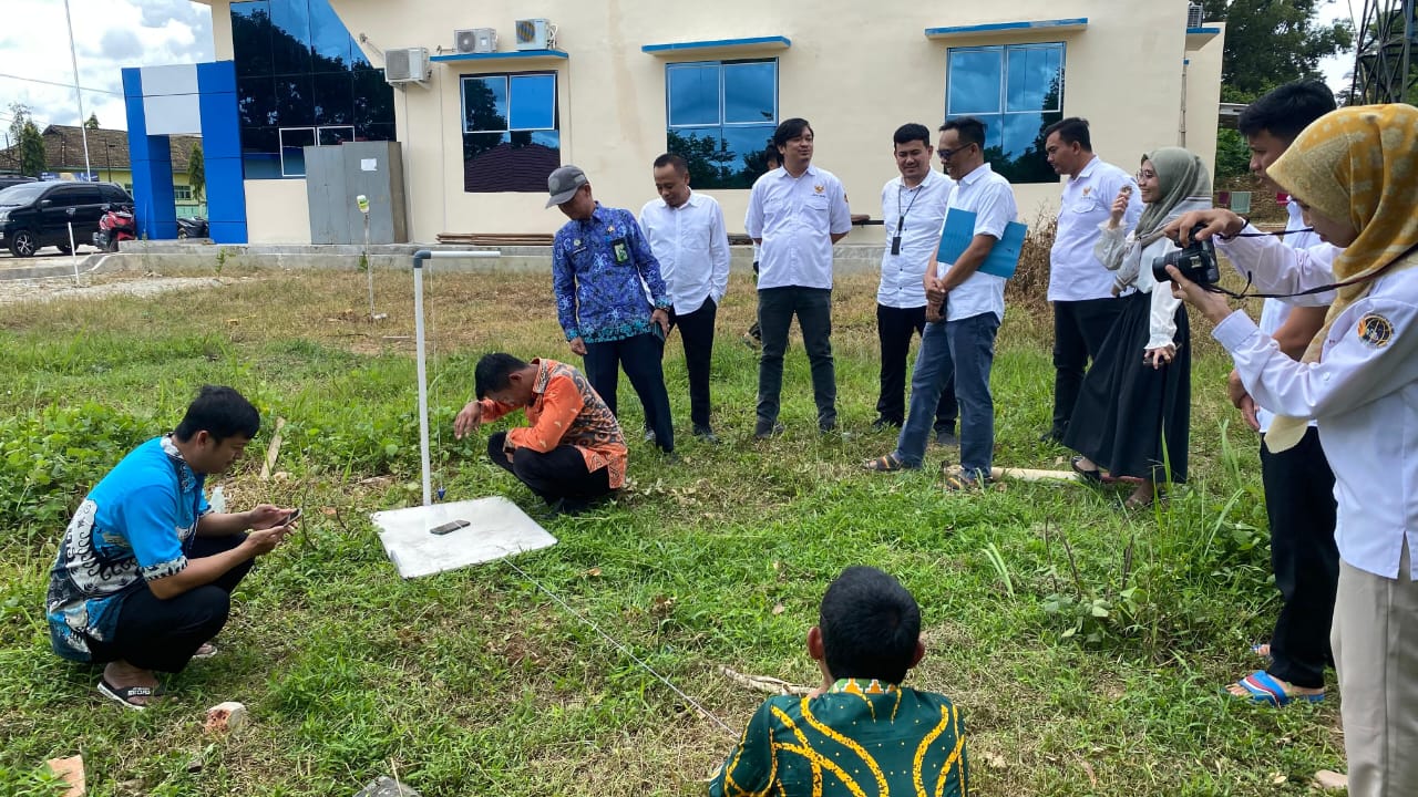 Kemenag Mesuji Lakukan Pengukuran Arah Kiblat di Mushalla Al-Mizan Kompleks BPN
