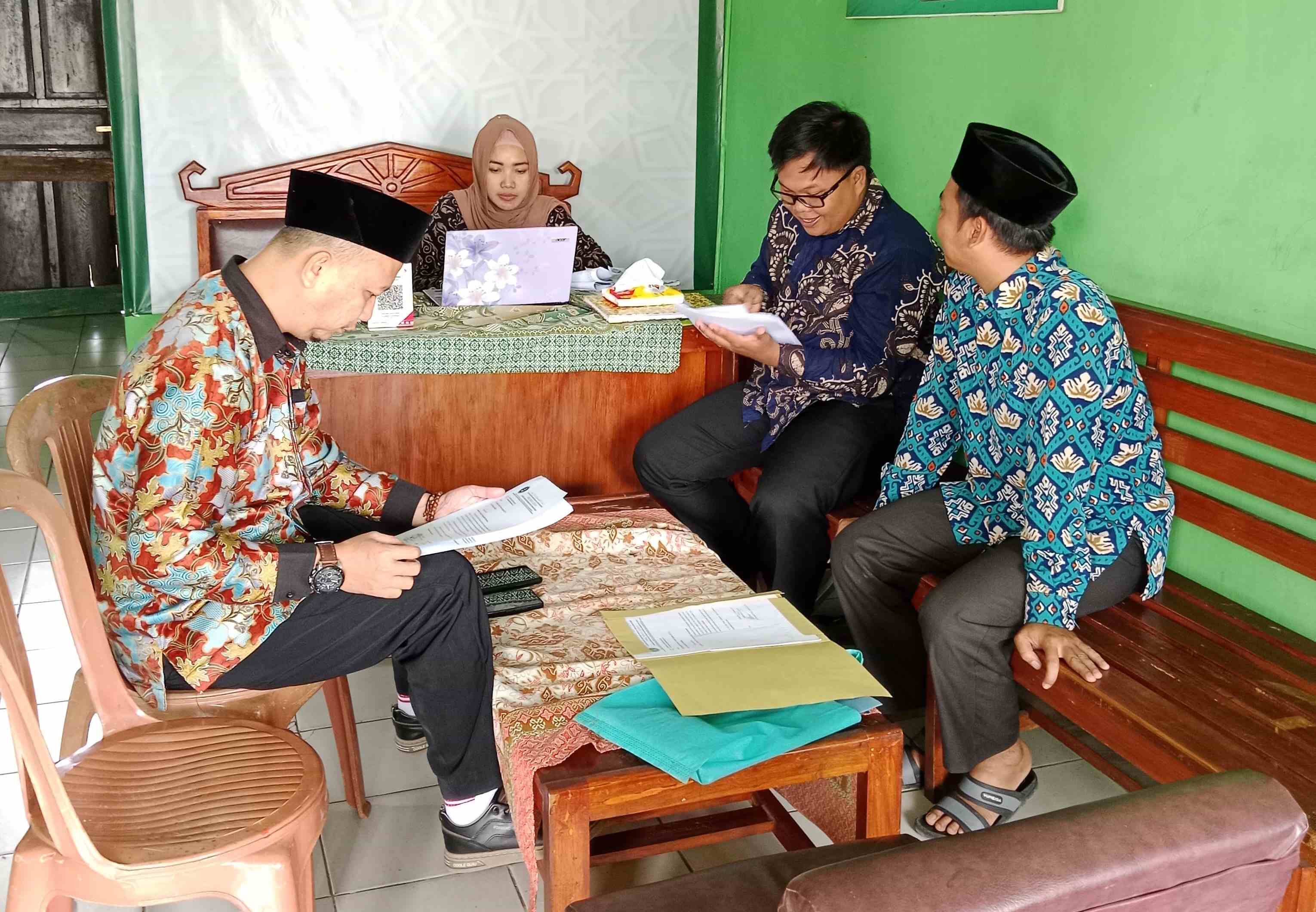 Kepala KUA Gunung Labuhan  berikan Rekomendasi Permohonan izin MMQ Nidaul Qur'an