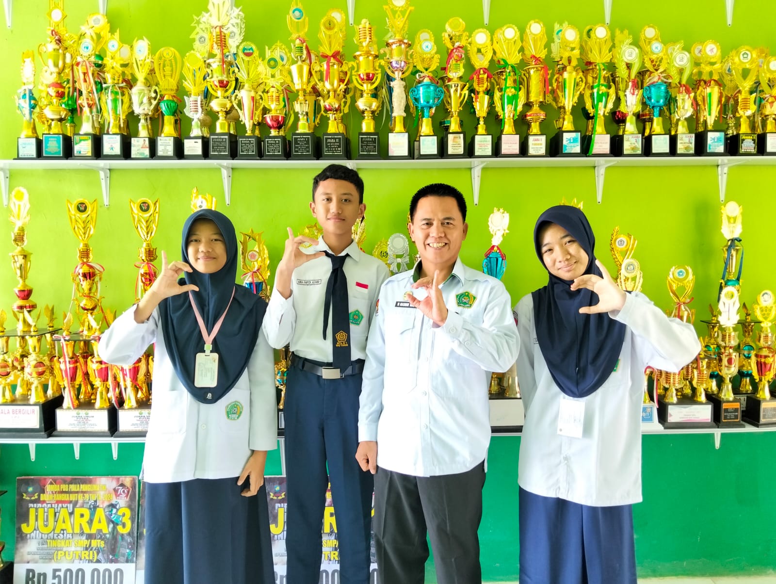 Tiga Siswa MTs N 1 Way Kanan Lulus Seleksi MAN IC Lampung Timur