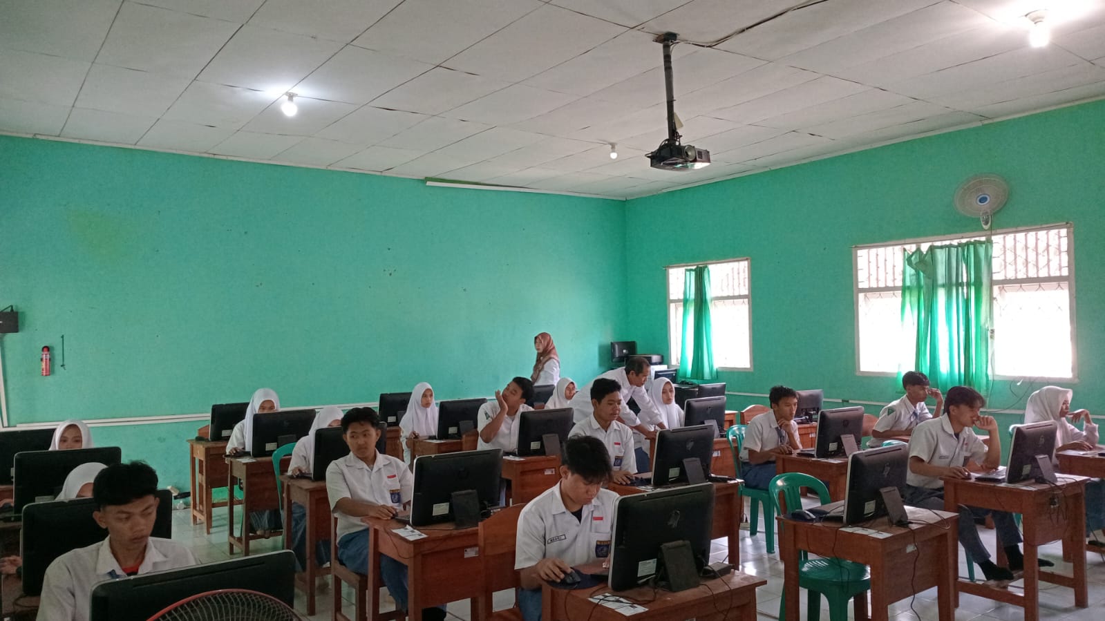 Ujian Madrasah Hari ke-5 di MAN 1 Way Kanan: Menilai Kesiapan Akademik Siswa