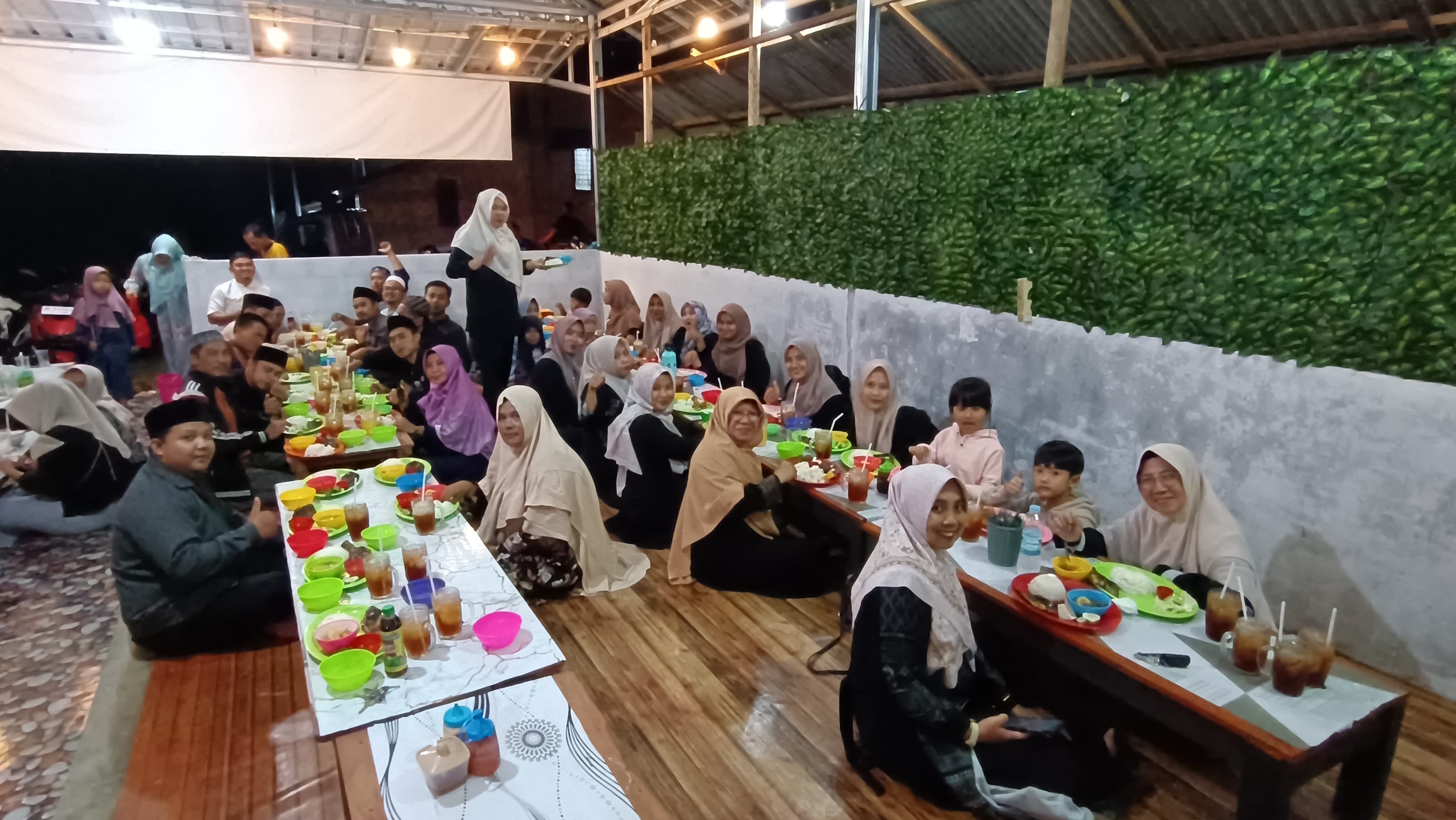 MTsN 1 Way Kanan Gelar Buka Puasa Bersama untuk Pererat Silaturahmi