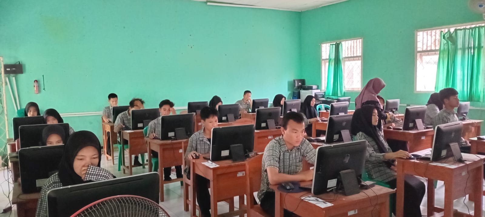 Ujian Madrasah Hari Ke-6 di MAN 1 Way Kanan: Semangat dan Fokus Siswa Terjaga