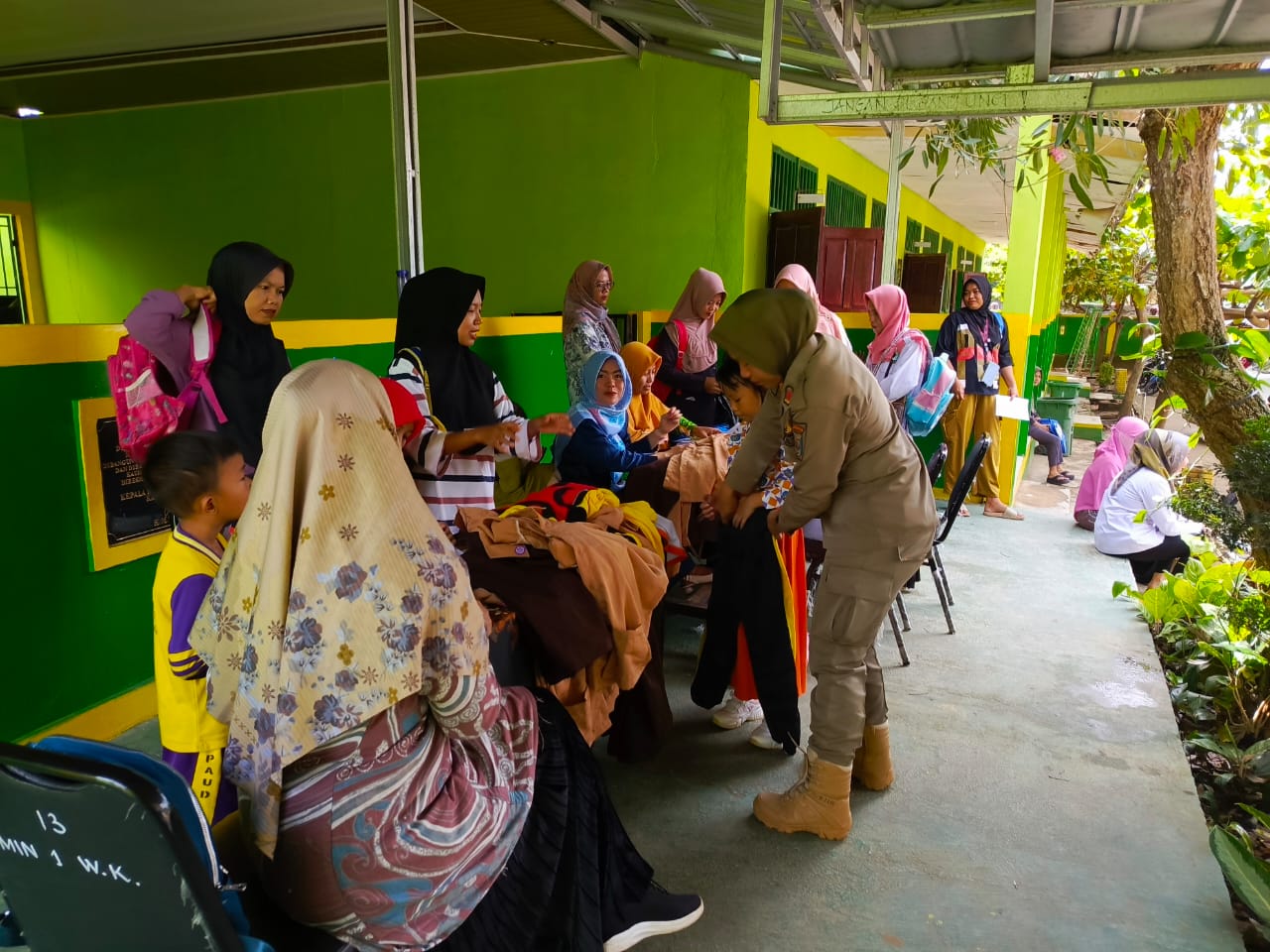 Hari Kedua Verifikasi PPDB: Pengukuran seragam , dan Hampir 100?lon Siswa Baru Lakukan Daftar Ulang MIN 1 Way Kanan