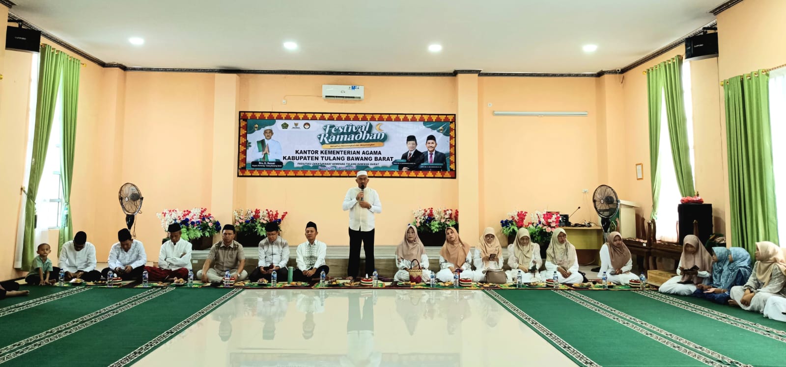 Festival Ramadhan 1446 H, Kemenag Tubaba Bagikan Bingkisan untuk Kaum Dhuafa