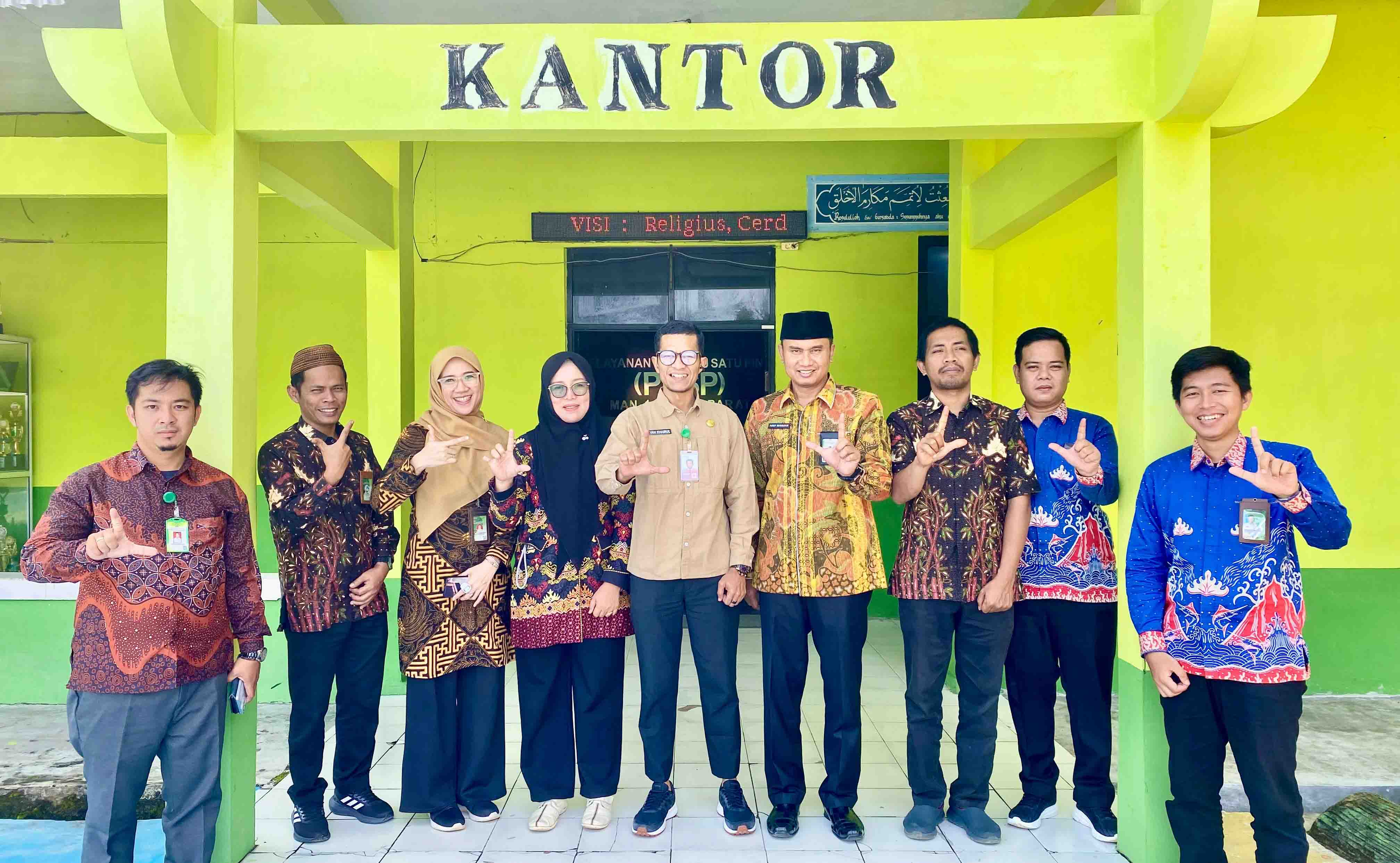 Seksi Pendidikan Islam Kemenag Pesisir Barat Dampingi Tim Kanwil Lampung dalam Monev Ujian Madrasah