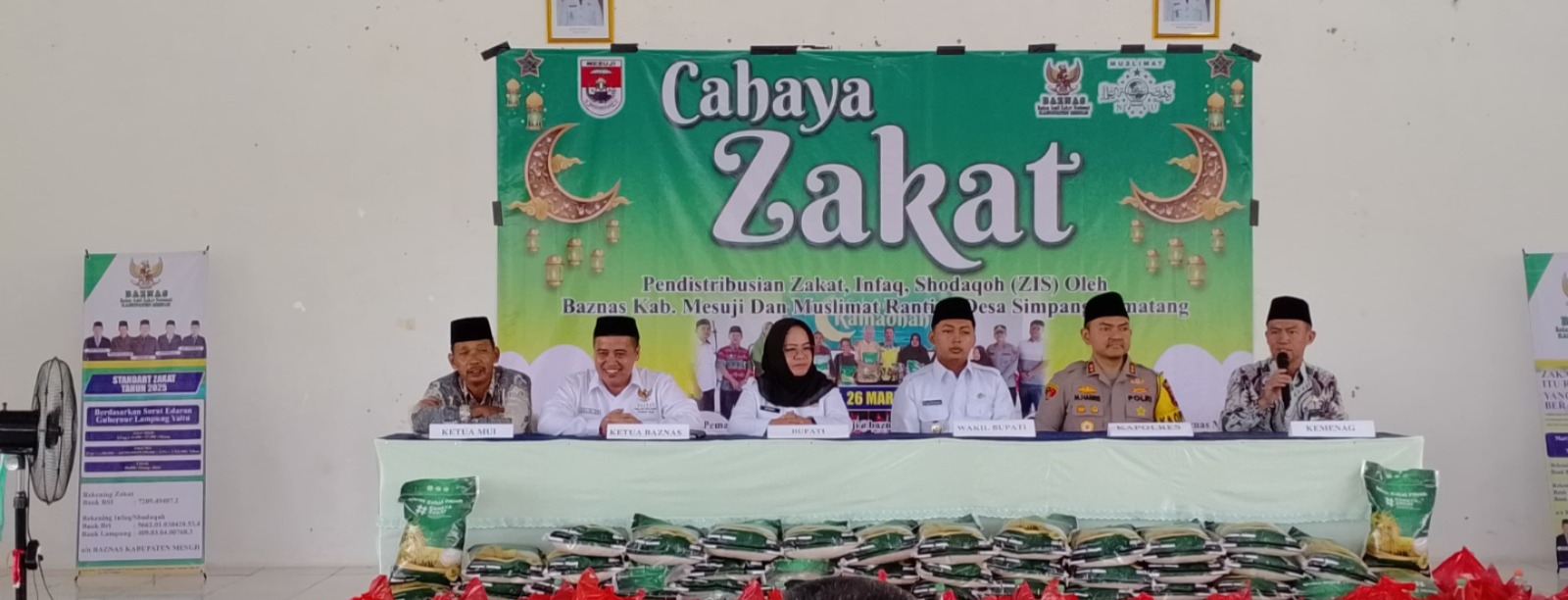 Baznas Mesuji dan Muslimat Ranting Simpang Pematang Salurkan Zakat untuk Masyarakat