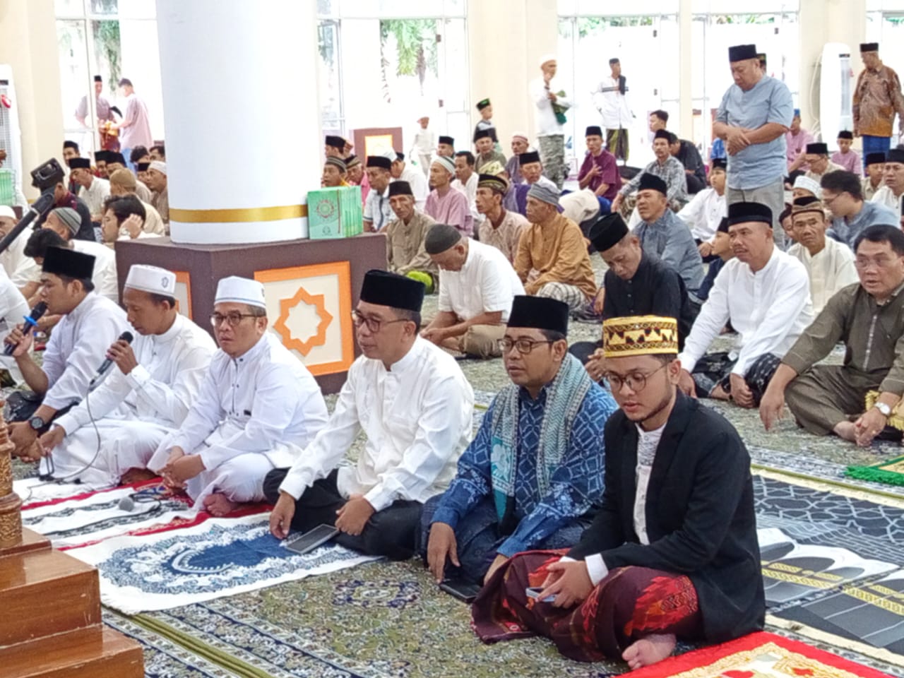 Kebersamaan Penuh Haru di Masjid Agung Nurul Faizin: Forkopimda dan Warga Tanggamus Rayakan Idul Fitri 1446 H